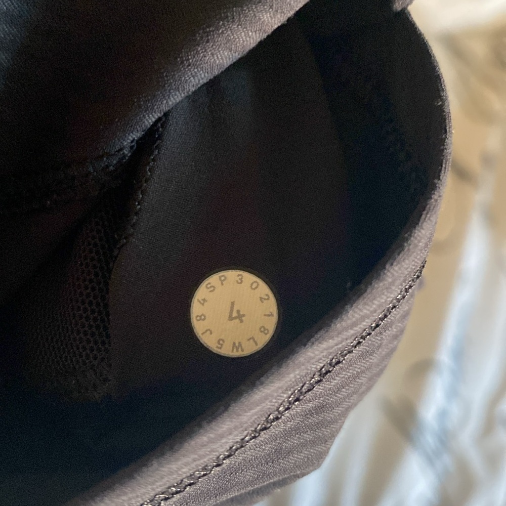 LULULEMON DANCE /Athletic Pants size 4 - Picture 3 of 7